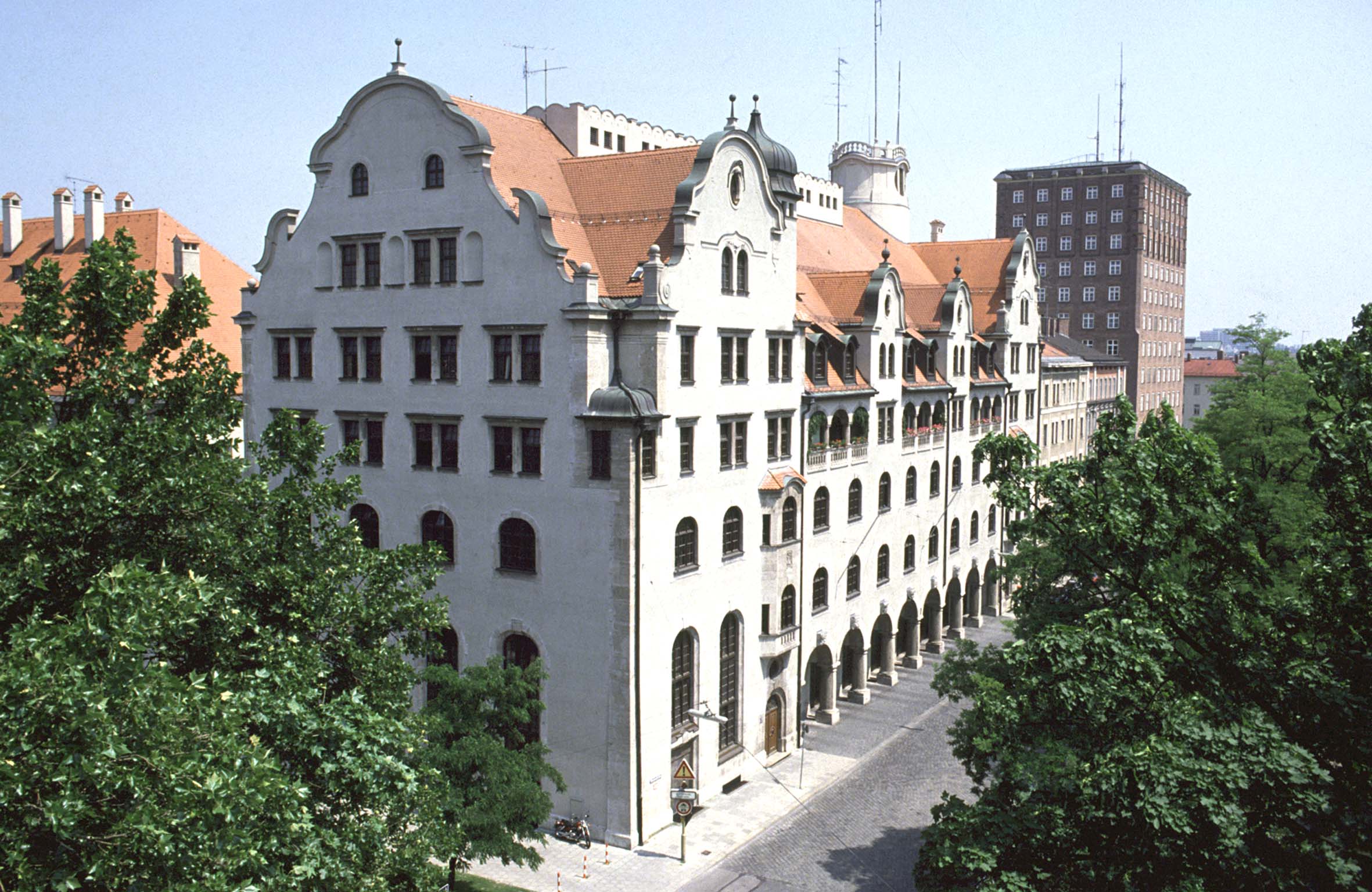 Anklicken für größere Ansicht. Anklicken für größere Ansicht.