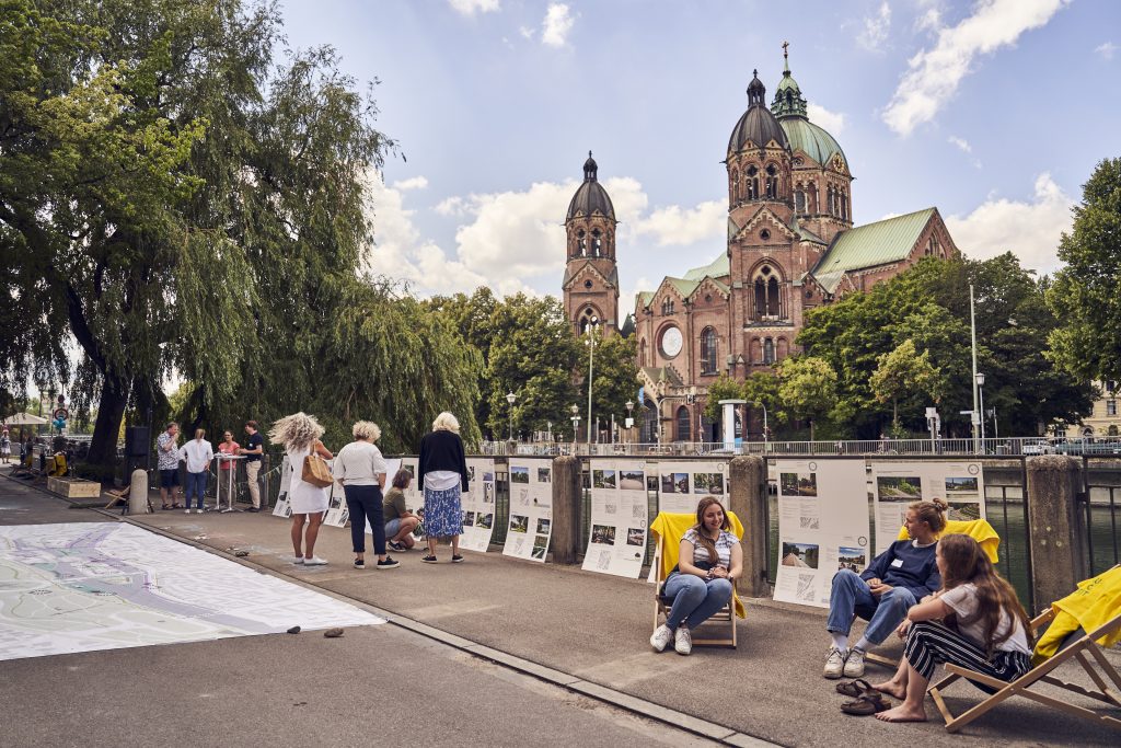Praterinsel mit Blick auf die Isar und St. Michael Kirche